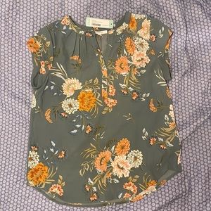 NWT short sleeve printed blouse. Fun2Fun brand. Size L.